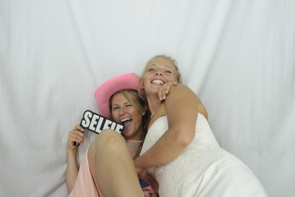 Laura & Oliver | View more photos from the event at gallery.myphotoboothexperience.co.uk/u/MyPhotoBoothExperienceLtd/Laura-Oliver